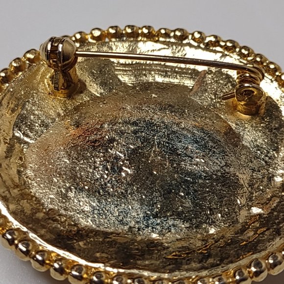 Gold Tone And Black Oval Brooch - Picture 12 of 16